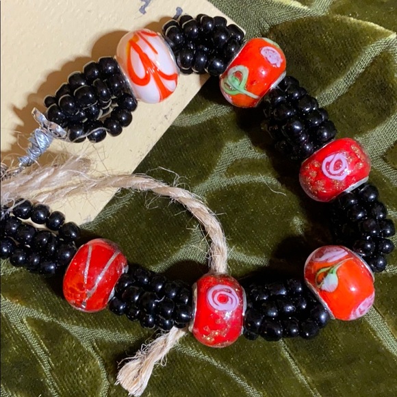 Handmade black and red glass bracelet - Picture 2 of 2